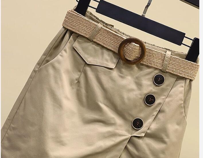 Shorts Saia Lary™ em Sarja com Cinto / A peça de roupa com caimento soltinho e a beleza atemporal que você tanto ama!